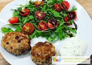 Thunfisch-Bouletten mit Rucola und Tomaten