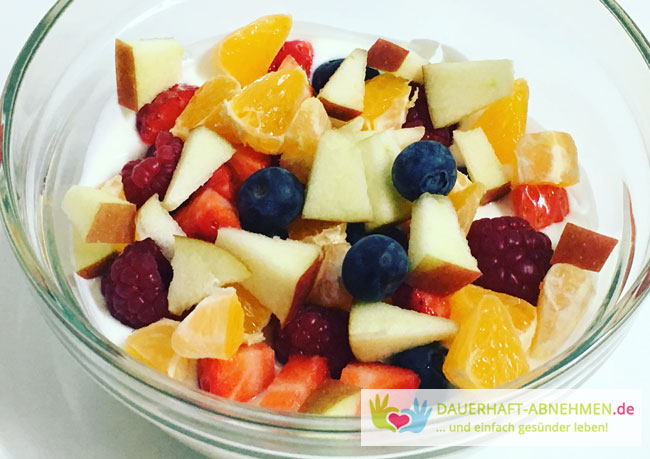 Obstsalat mit griechischem Joghurt