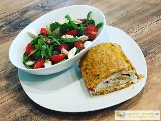 Kartoffelpufferrolle mit Salat