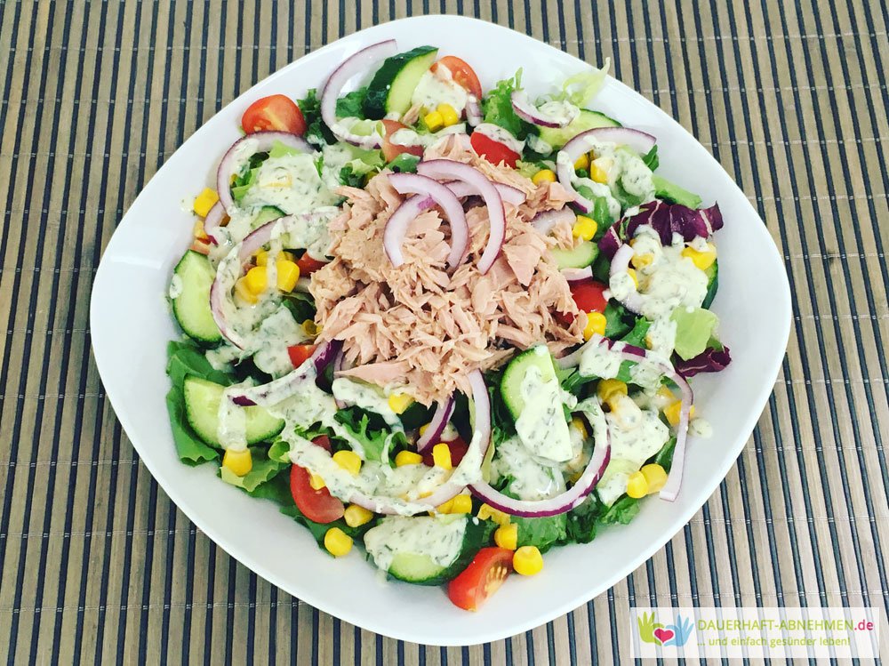 Thunfisch-Salat mit selbst gemachtem Dressing