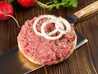 Hackepeter / Mett Brötchen