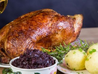 Ente mti Rotkohl und Klößen