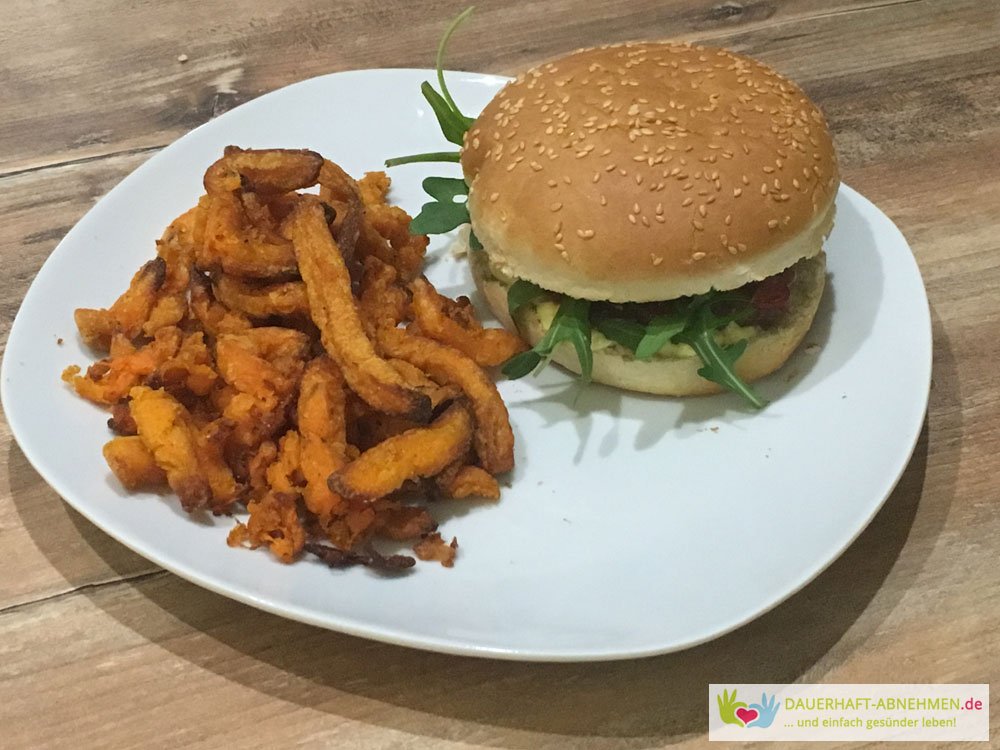 Burger mit Sükartoffelpommes