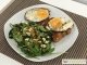 Schnitzel mit Spiegelei und Salat